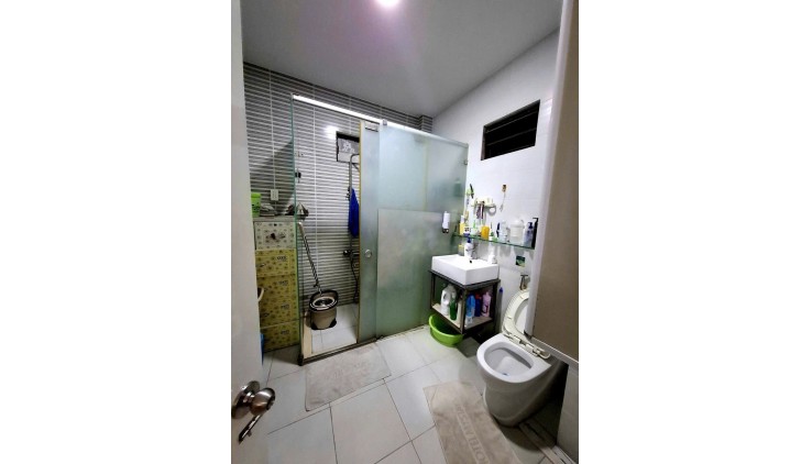 Bán nhà Mặt tiền Nguyễn Háo Vĩnh, ngay Gò Dầu, DT: 5x19m, 4 Tầng, 9 PN, giá 12.6 tỷ.